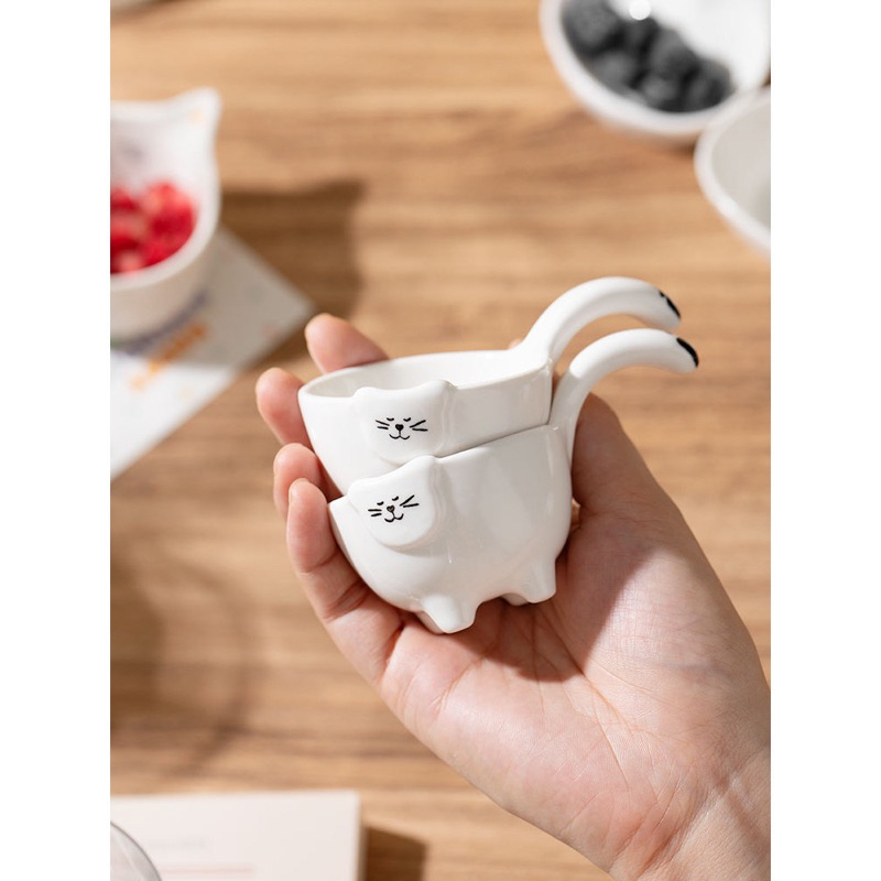 Gáo sứ trắng ăn dặm chịu nhiệt tốt