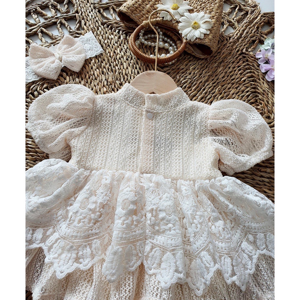 Body váy ren trắng cổ tàu - Kèm Turban