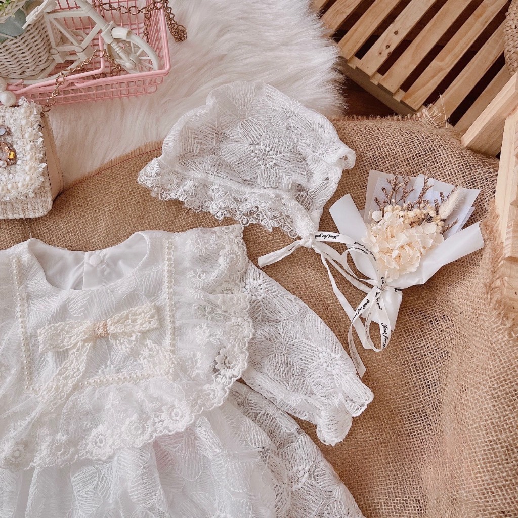 Body váy trắng ren viền dây ngọc (Kèm mũ)
