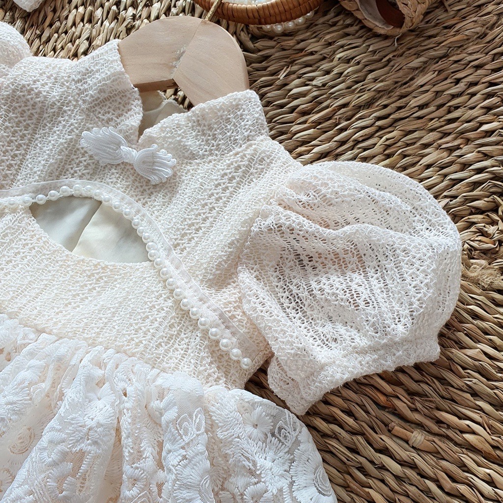 Body váy ren trắng cổ tàu - Kèm Turban