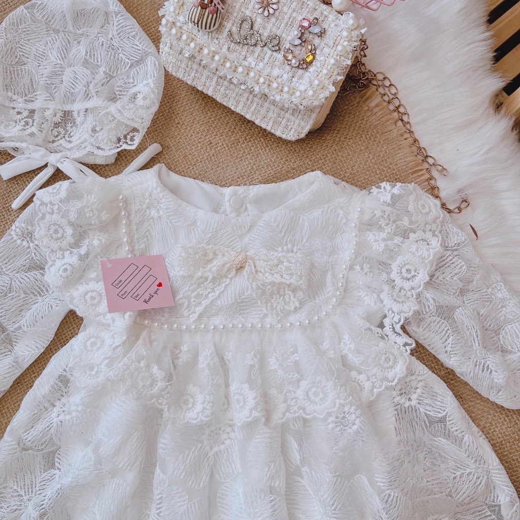 Body váy trắng ren viền dây ngọc (Kèm mũ)