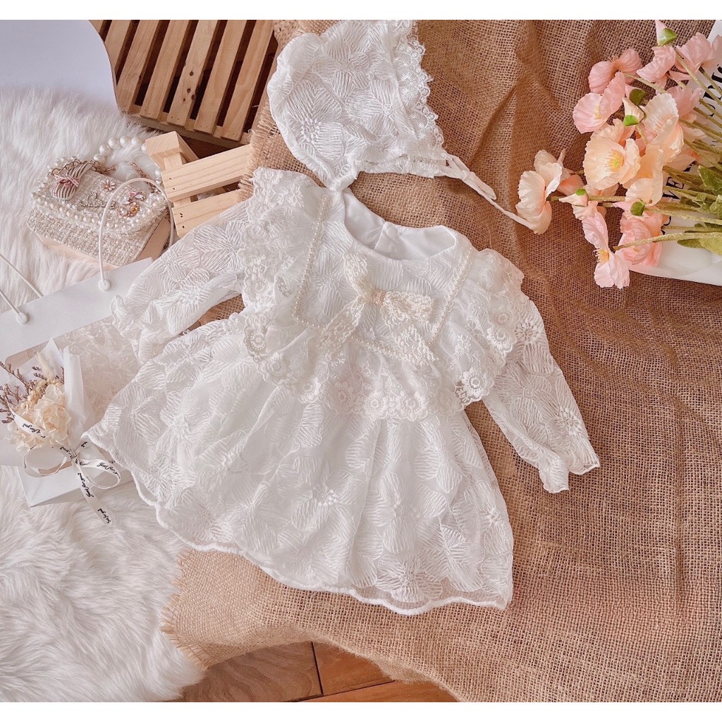 Body váy trắng ren viền dây ngọc (Kèm mũ)