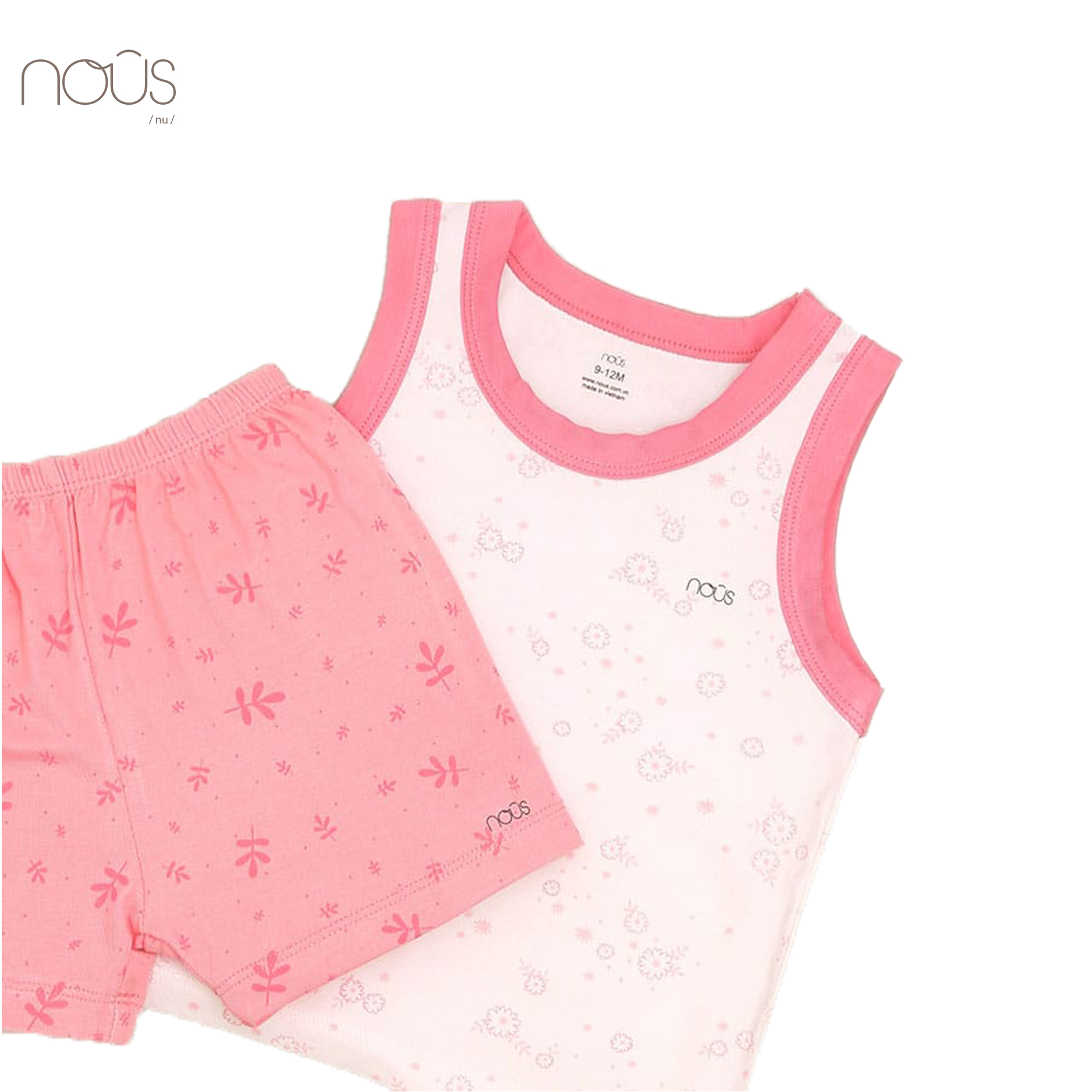 Bộ ba lỗ trắng hồng hình cúc và lá nhí