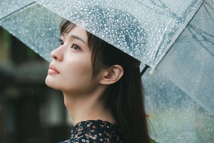 Cách chụp ảnh dưới mưa đẹp: Hướng dẫn bố cục và kỹ thuật chụp cho người mới