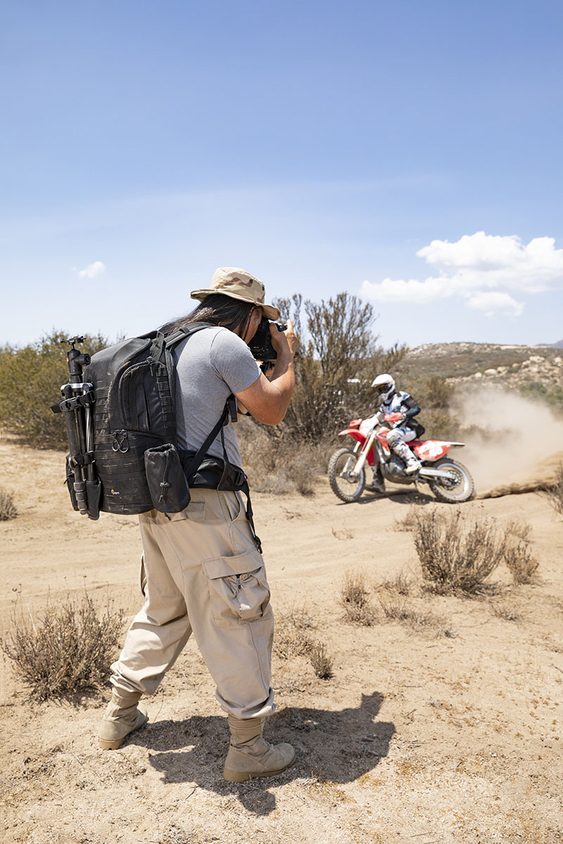 emotional-image-lowepro-protactic-shooting-bike-racer-alt6-rgb.jpg?v=1651198253208