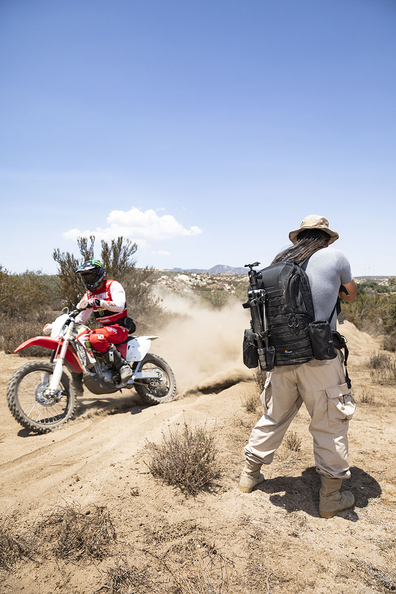 emotional-image-lowepro-protactic-shooting-bike-racer-alt7-rgb.jpg?v=1651198254253
