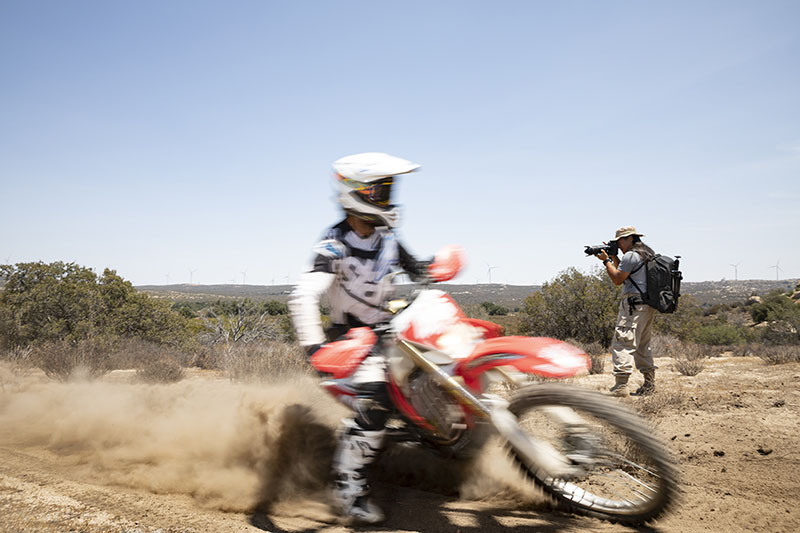 emotional-image-lowepro-protactic-shooting-bike-racer-rgb.jpg?v=1651198255820