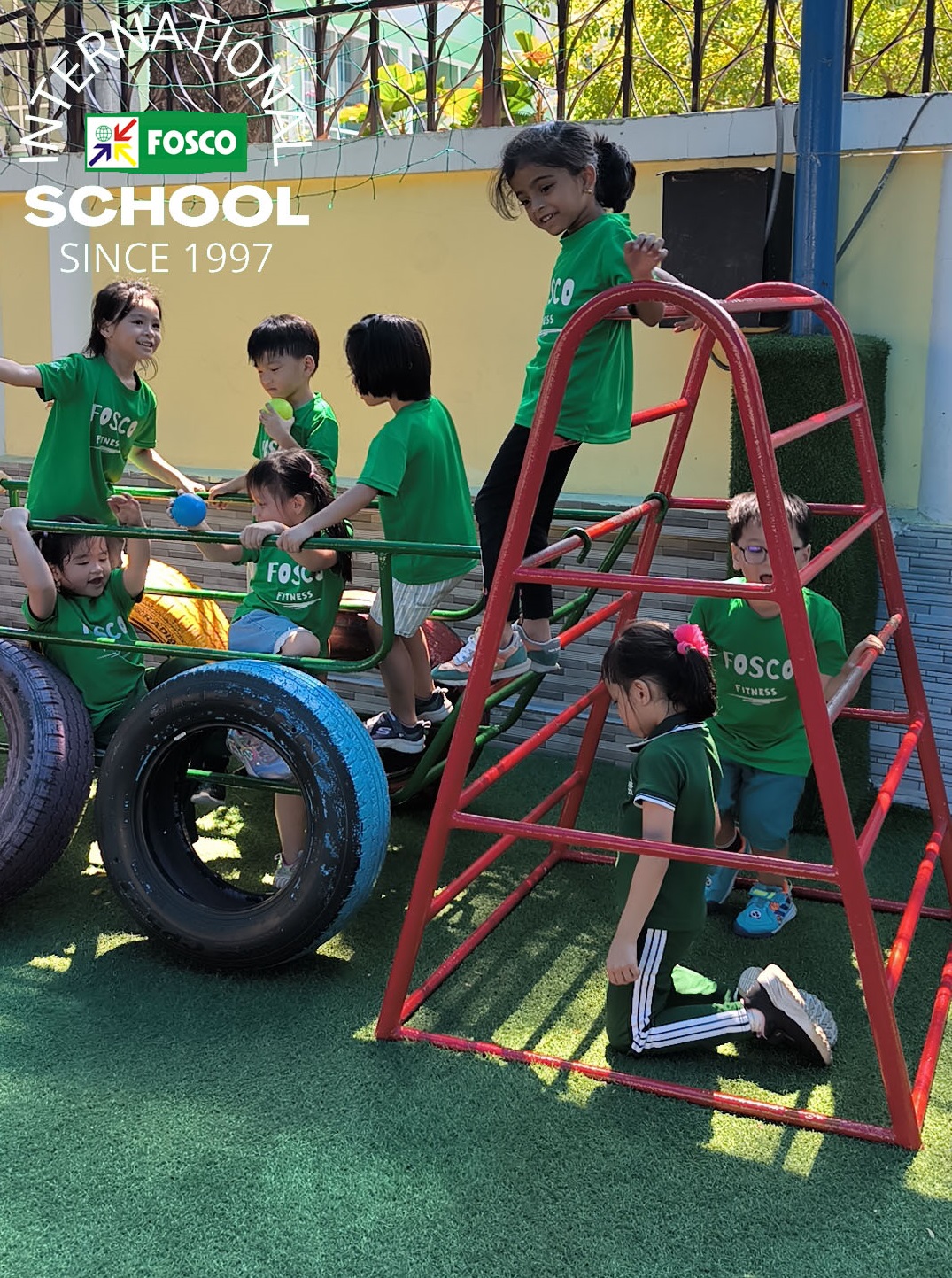 Khi trẻ chơi ngoài trời, chúng có nhiều khả năng sáng tạo ra trò chơi của riêng mình