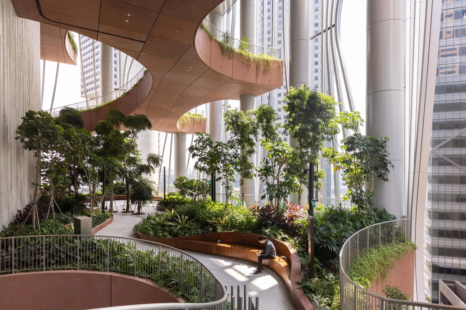 Tòa tháp có 80.000 cây xanh giữa Singapore