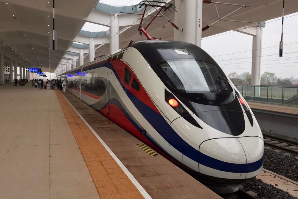 Trải nghiệm đường tàu cao tốc tại Lào