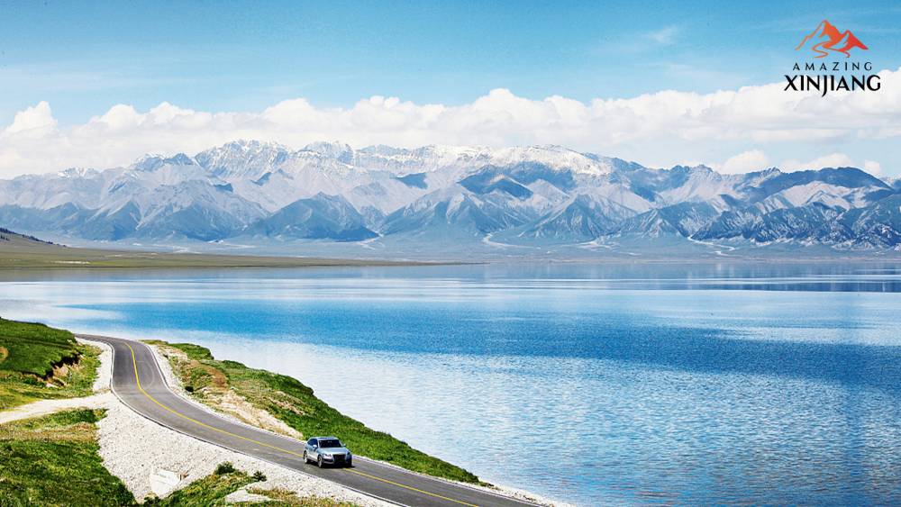 Du khách vi vu hồ Sayram, Bắc Tân Cương