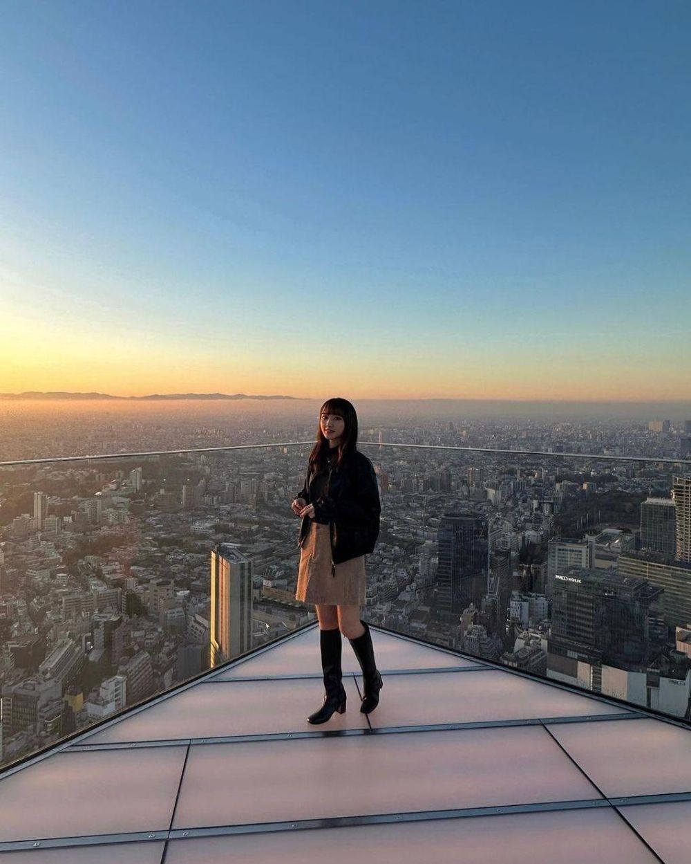 Check in siêu thực, chạm tay lên trời tại Tokyo 3