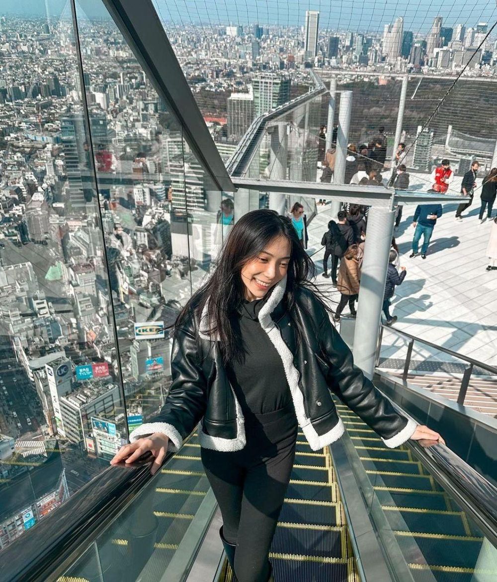 Check in siêu thực, chạm tay lên trời tại Tokyo 9
