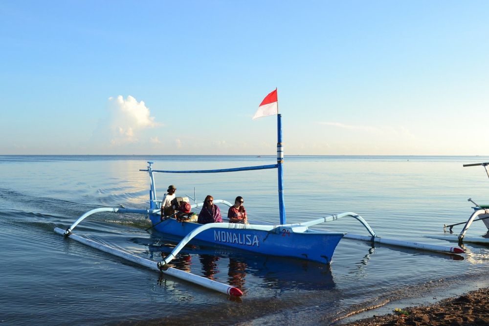 Du lịch Bali theo thuyền ngắm đàn cá heo lúc bình minh 2