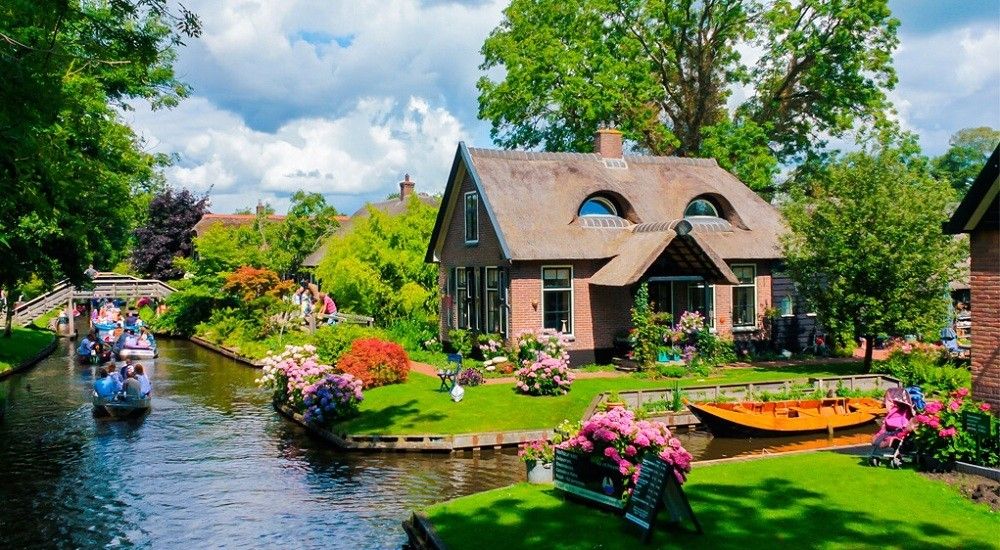 Khám phá Giethoorn - Ngôi làng đẹp như bức tranh thủy mặc - Ảnh 1