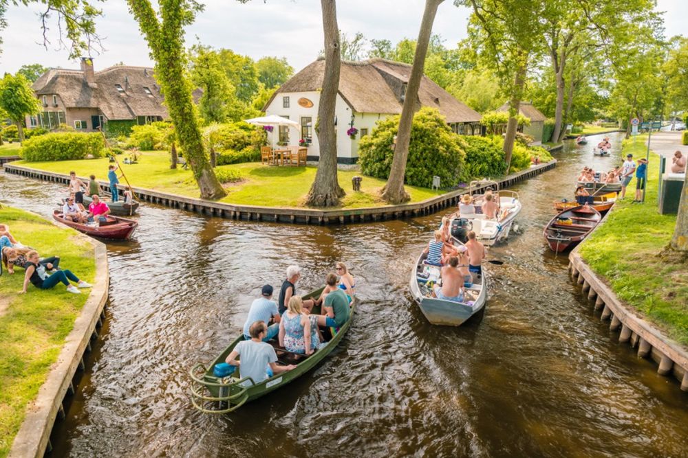 Khám phá Giethoorn - Ngôi làng đẹp như bức tranh thủy mặc - Ảnh 4