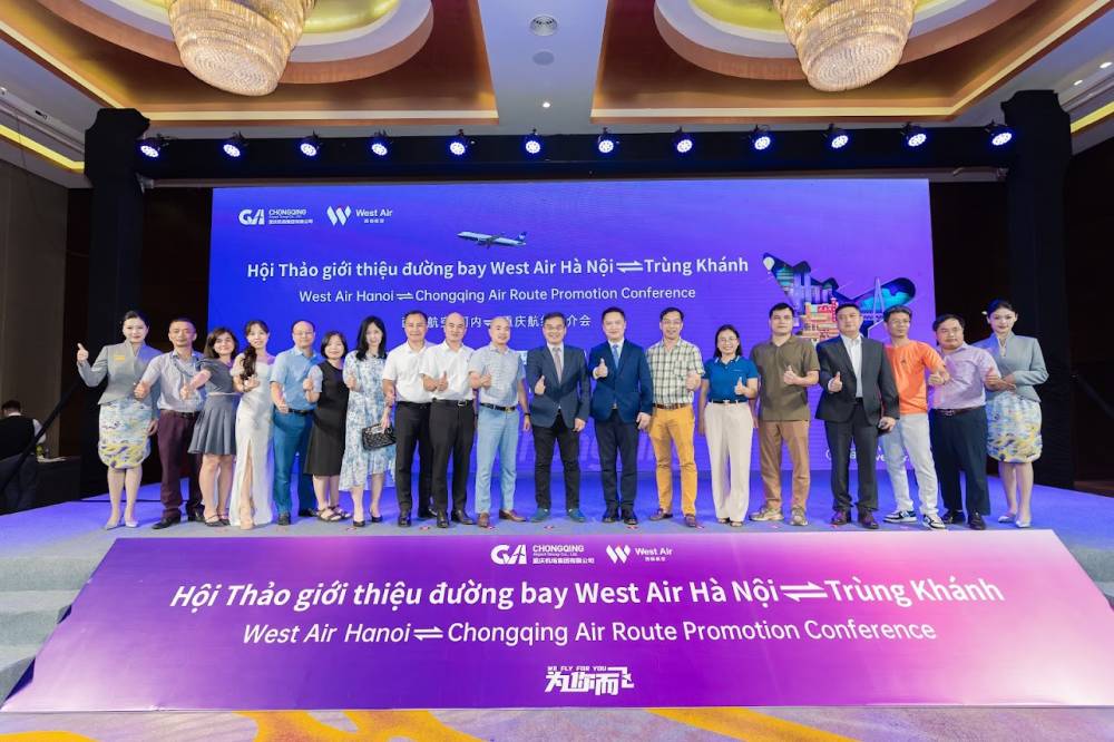 Ông Phạm Tiến Dũng phát biểu chào mừng trong buổi khai trương đường bay Trùng Khánh – Trung Quốc - 2
