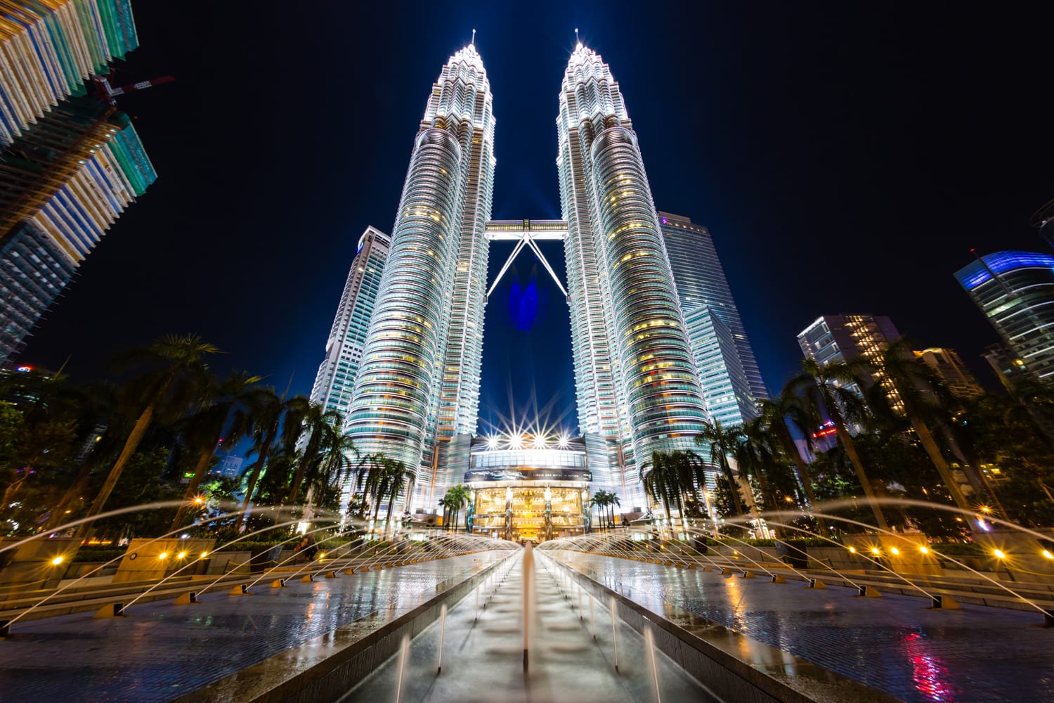 Malaysia bỏ yêu cầu khai báo thẻ nhập cảnh 1