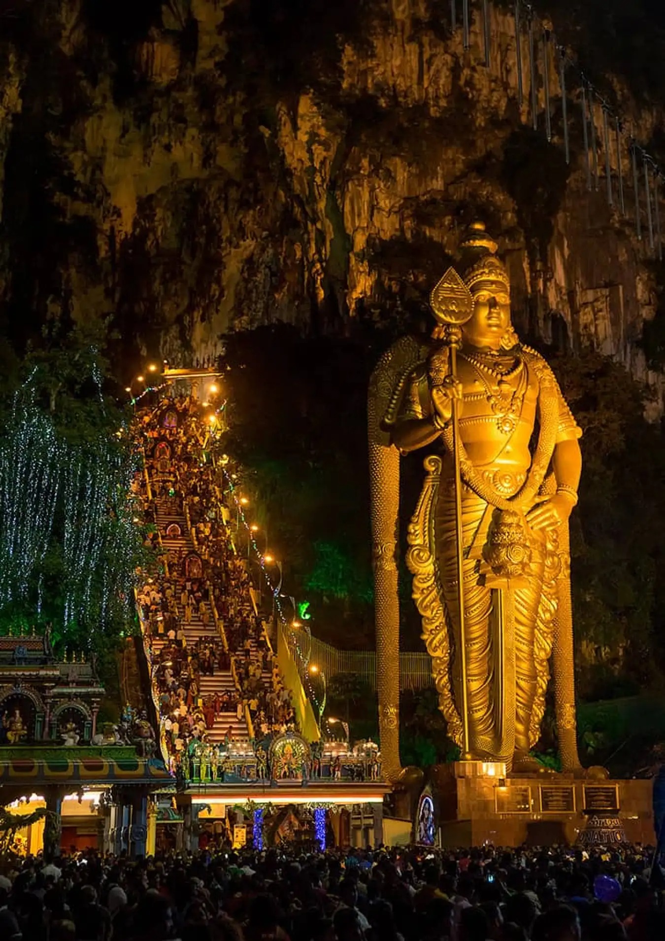 Mê hoặc với chiếc thang lên thiên đường ở động Batu, Malaysia 8