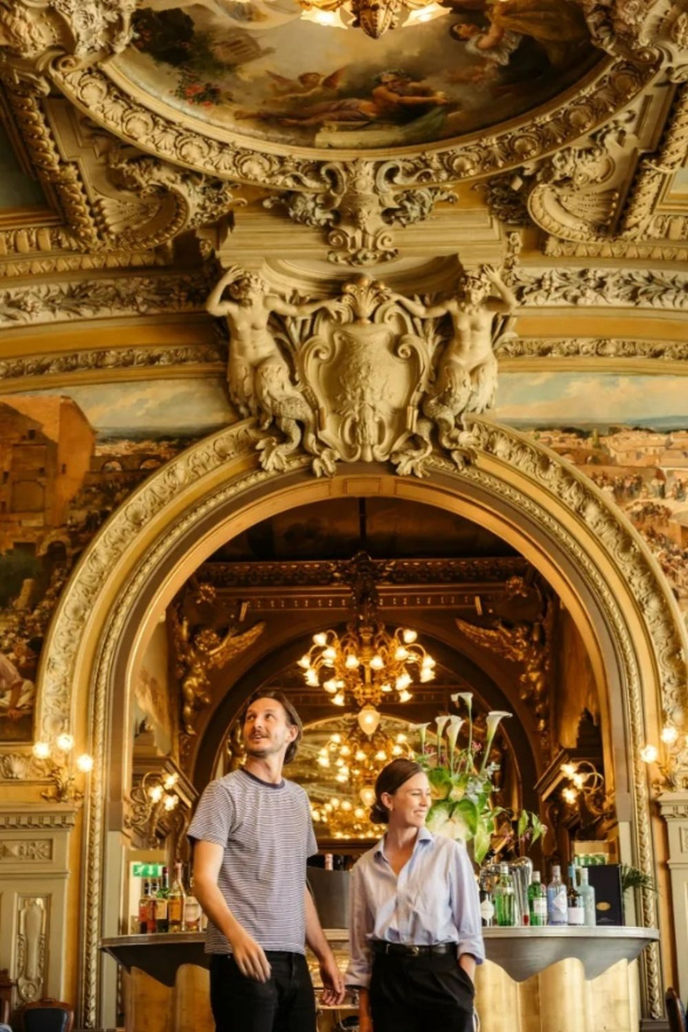 Nhà hàng hơn 120 tuổi như cung điện ở Paris 11
