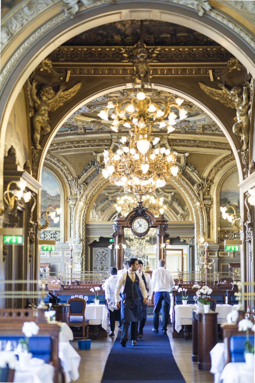 Nhà hàng hơn 120 tuổi như cung điện ở Paris 8