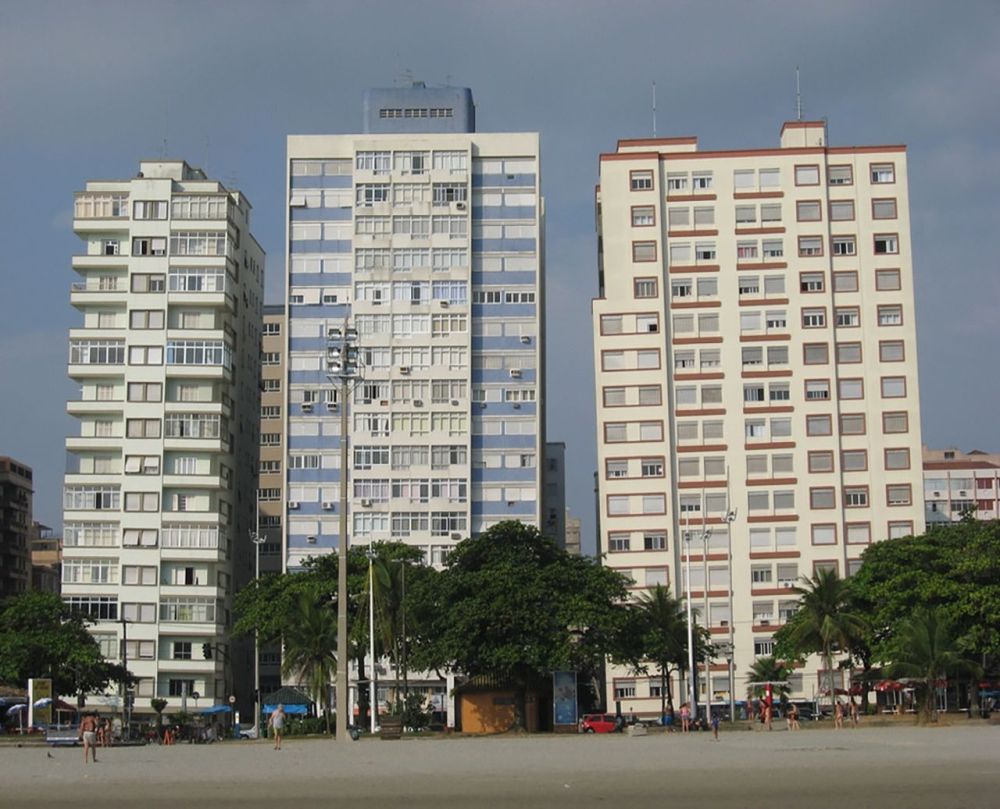 Những tòa nhà nghiêng độc đáo trên thế giới 7