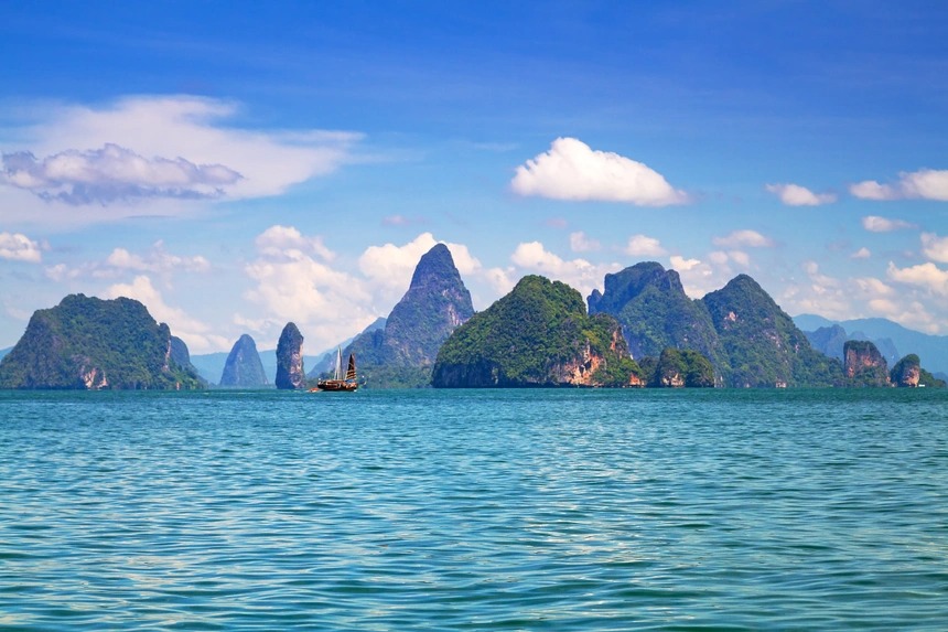 Top 10 vịnh biển đẹp nổi tiếng thế giới 5