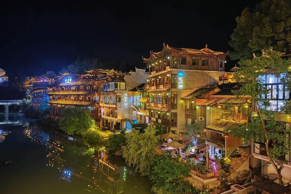 Tour Trung Quốc: Phượng Hoàng Cổ Trấn - Phù Dung Trấn - Trương Gia Giới - Thiên Môn Sơn