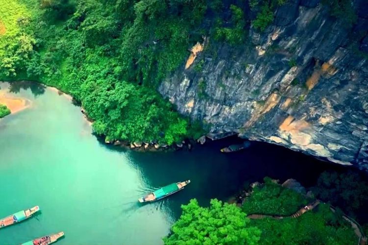 Tour Quảng Bình - Động Thiên Đường - Biển Nhật Lệ - Đồi Cát Quang Phú