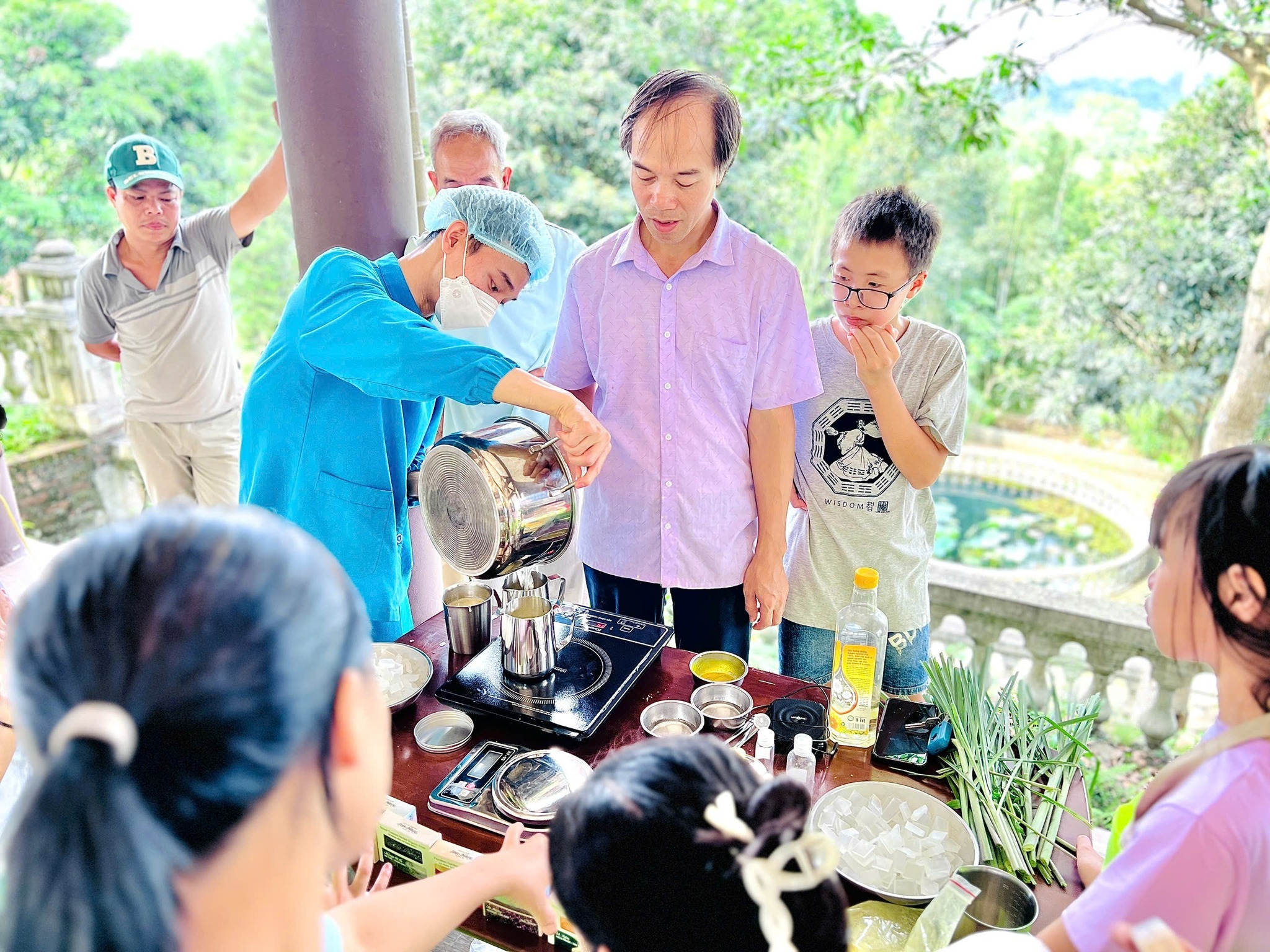 Toàn cảnh workshop làm xà bông nhiệt đới mùa hè cho bé tại Dược Trang Viên Dear Nature