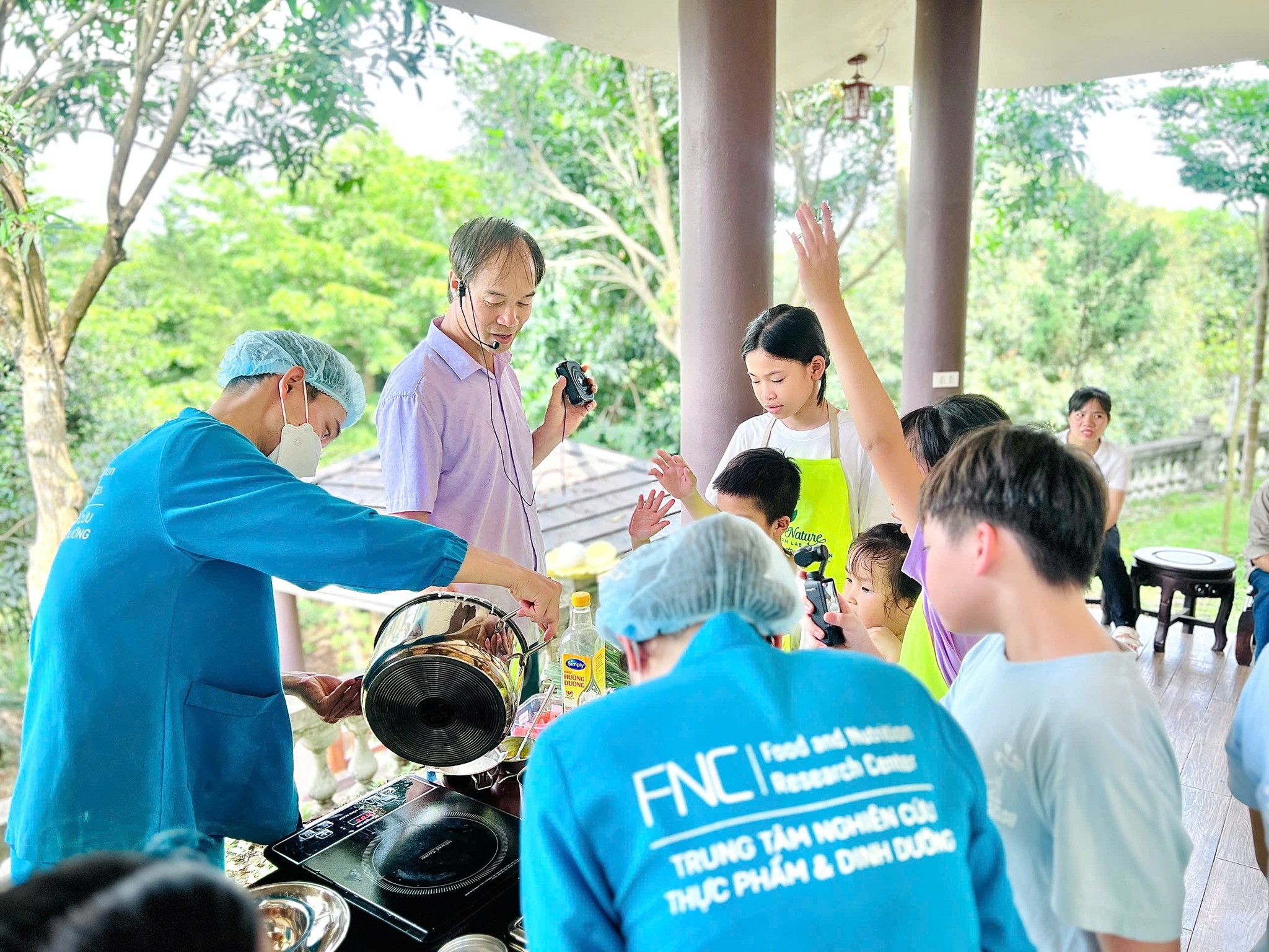 Toàn cảnh workshop làm xà bông nhiệt đới mùa hè cho bé tại Dược Trang Viên Dear Nature