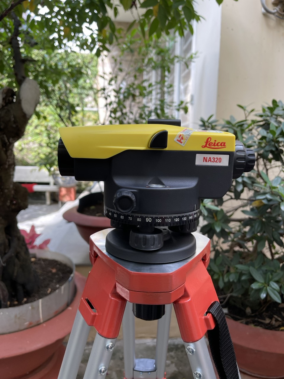 Máy thủy bình tự động Leica NA 320 - Thương hiệu Thụy Sỹ | CÔNG TY TNHH MTV THIẾT BỊ TRẮC ĐỊA VÀ ĐO ĐẠC HÒA PHÁT