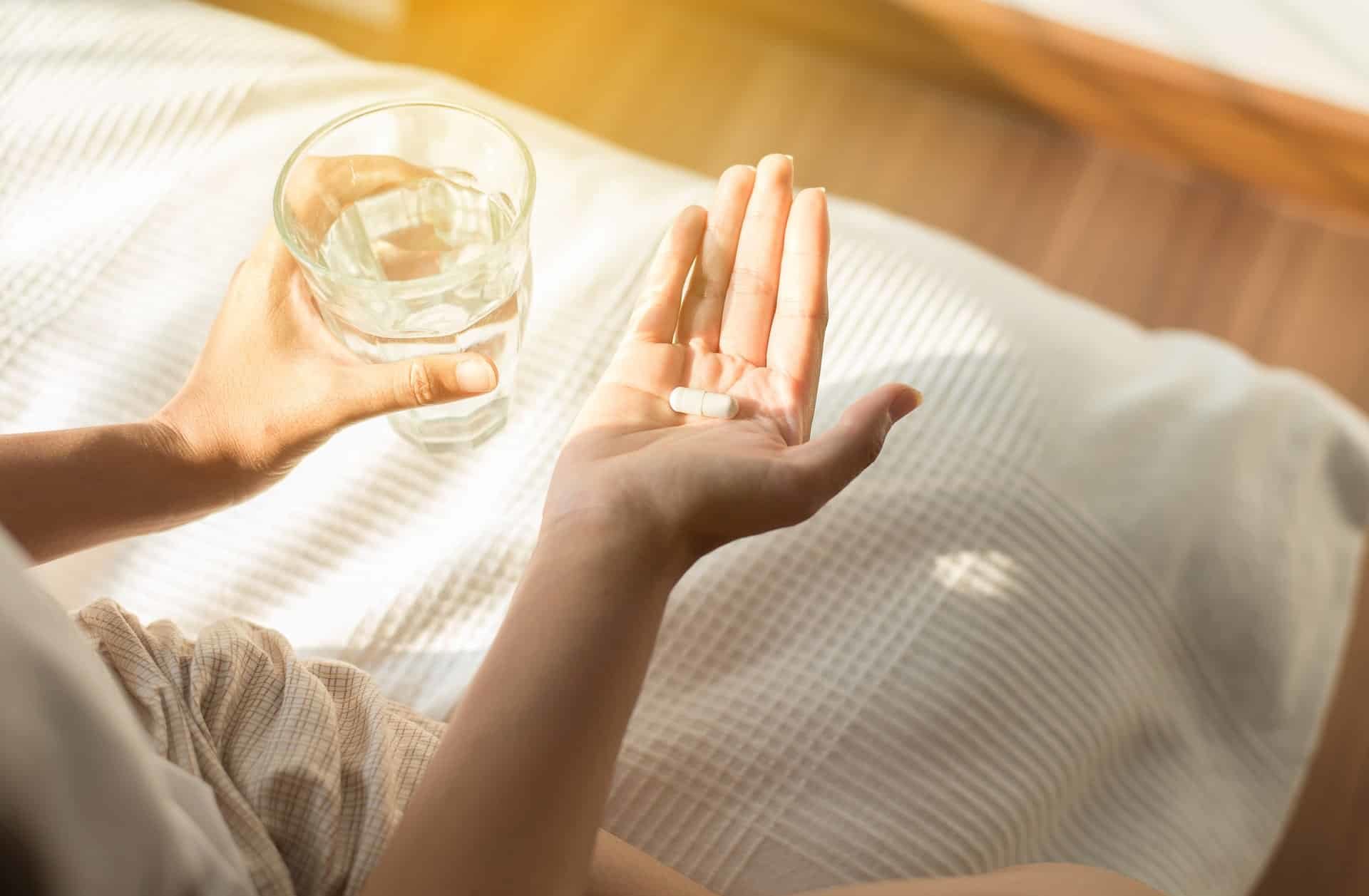 Vì sao nên uống viên chống nắng dù đã bôi kem chống nắng? Vì sao nên uống viên chống nắng dù đã bôi kem chống nắng?