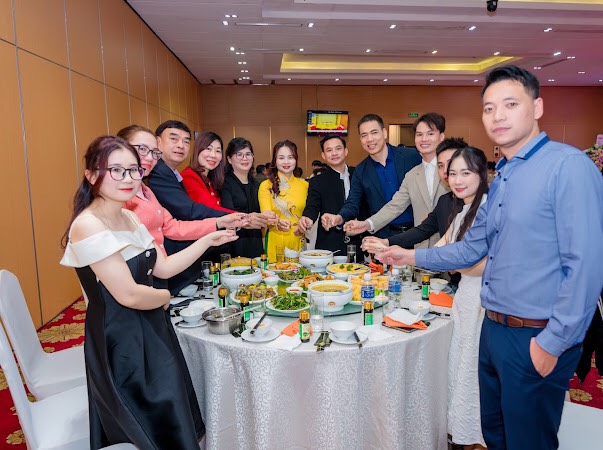 Lãnh đạo VH Medipharm chung vui với đại diện hệ thống nhà thuốc tây Bắc