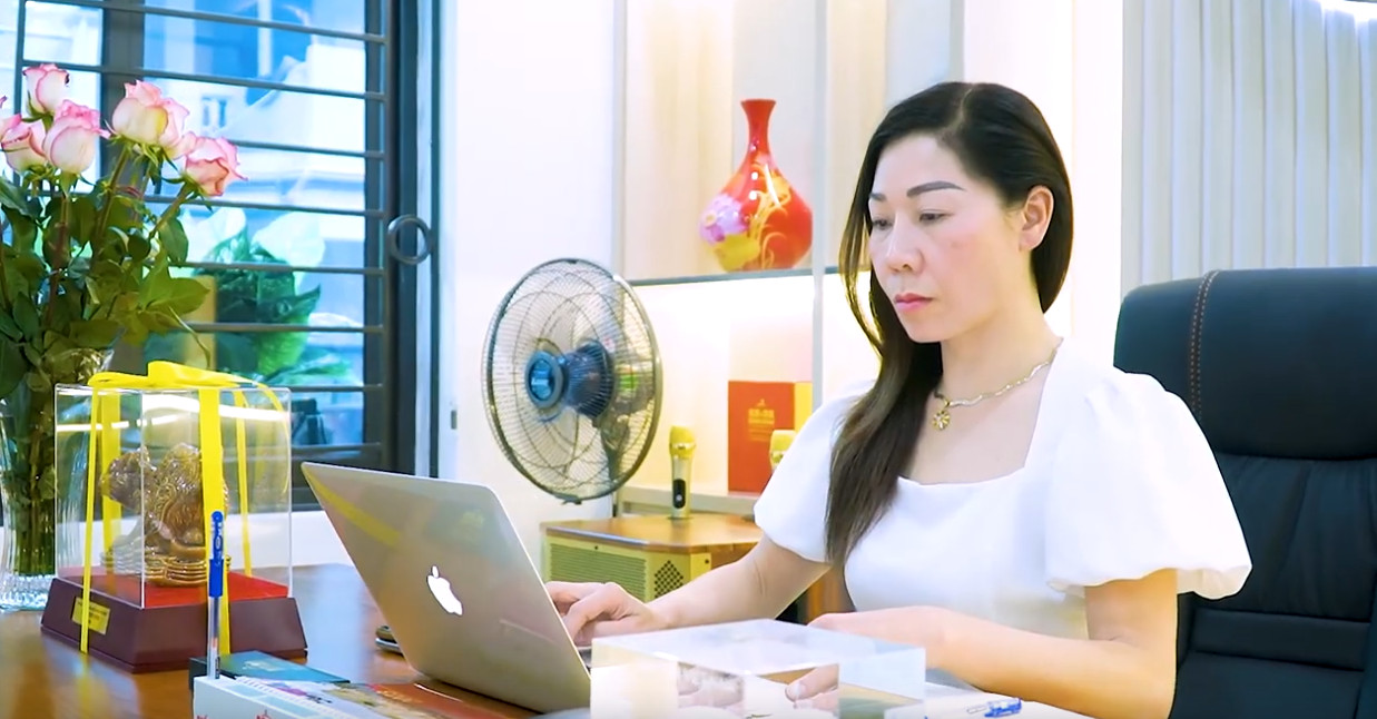 Bà Lại Thị Thu Hà - Giám đốc VH Medipharm
