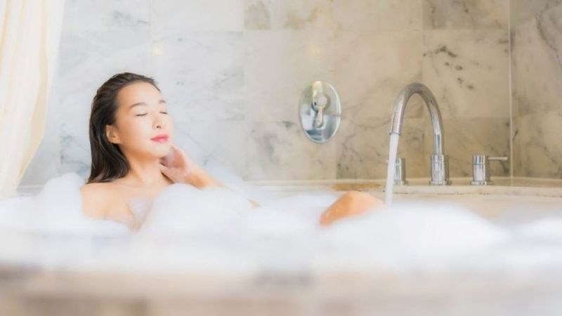 người huyết áp cao nên tắm như thế nào để an toàn?