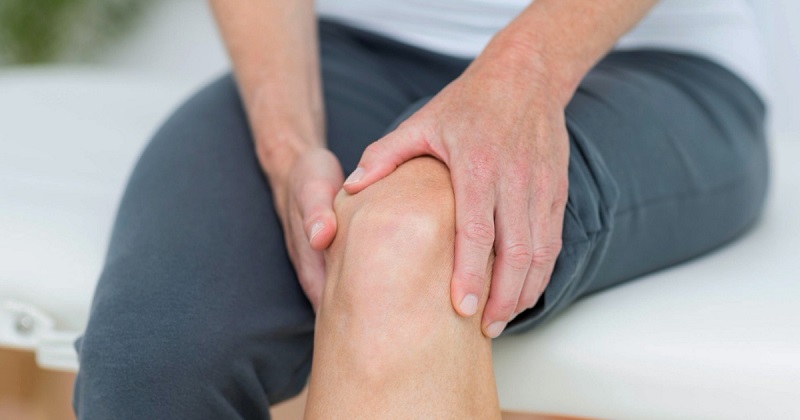 Tìm hiểu về công dụng của dầu xoa bóp xương khớp hỗ trợ giảm đau nhức