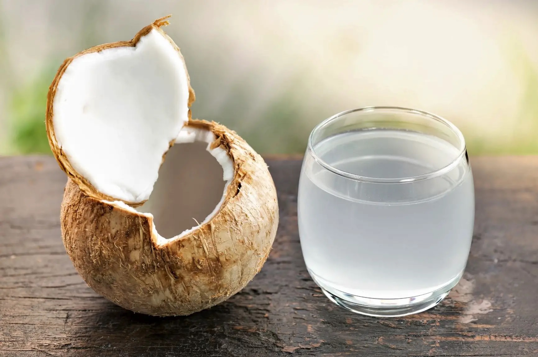 Uống nước dừa có tốt cho xương khớp không?