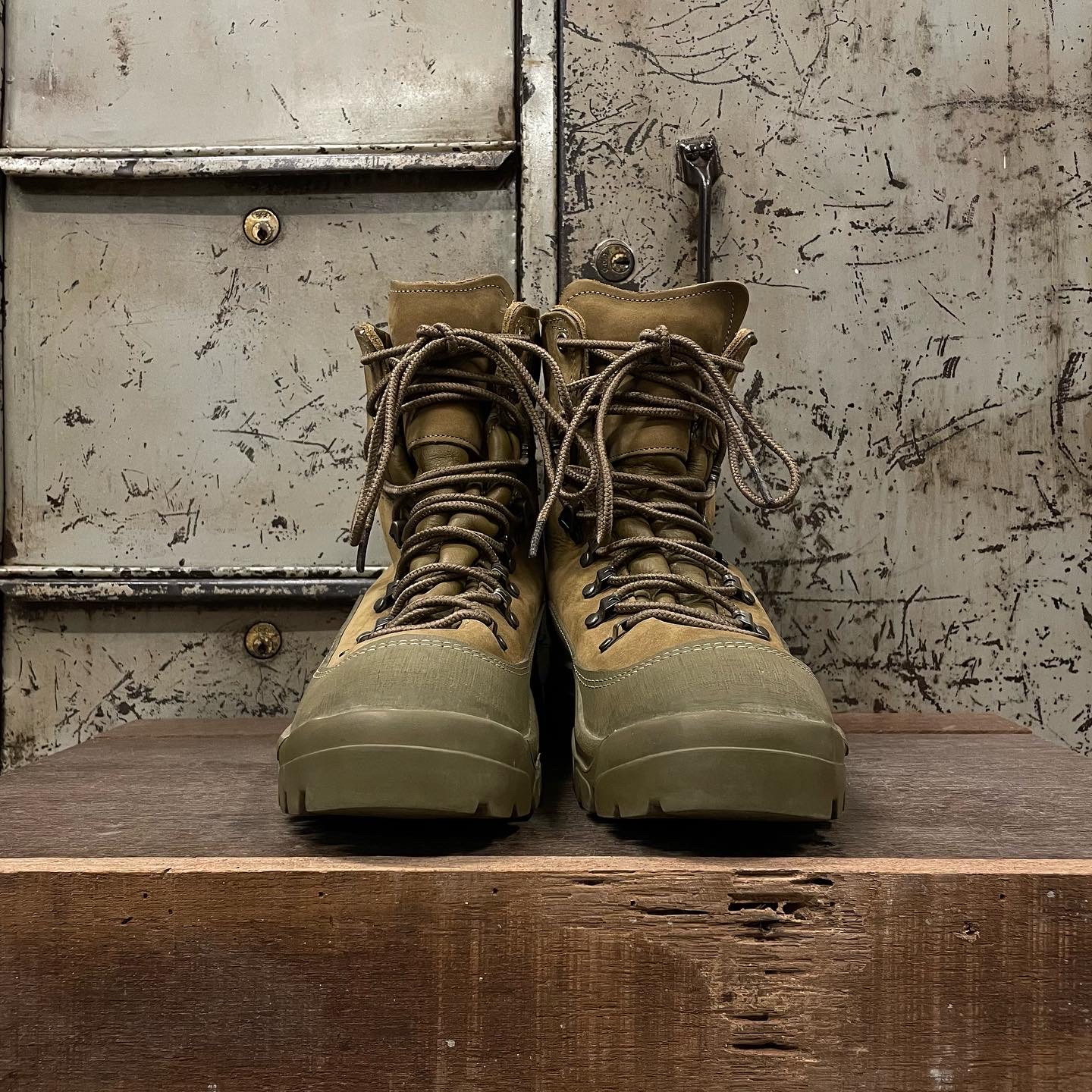 Belleville Military Edition Mountain Combat Boots Size 9