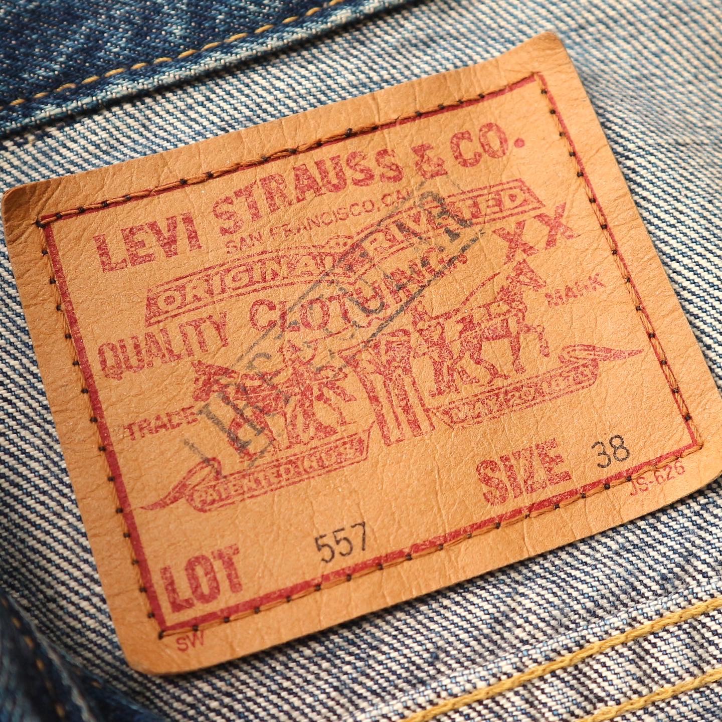 90s Levi’s 557 Type 3 Denim Jacket Size S