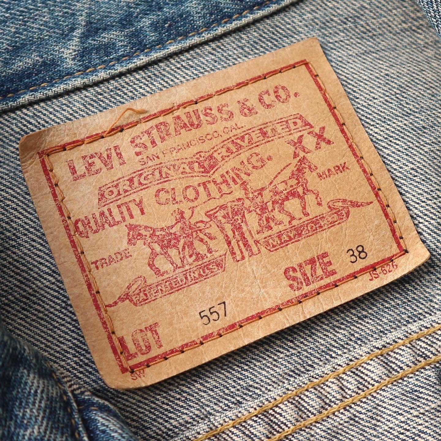 90s LEVI’S 557 Type 3 Denim Jacket Size M