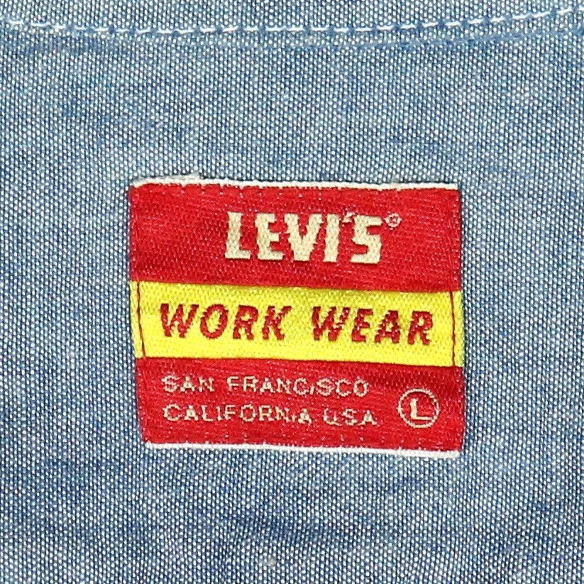 90s Levi’s Chambray Work Shirt Size L