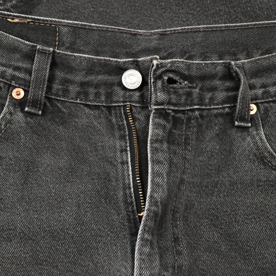 2000s Levi's 550 Made in USA Black Denim Shorts Size 34