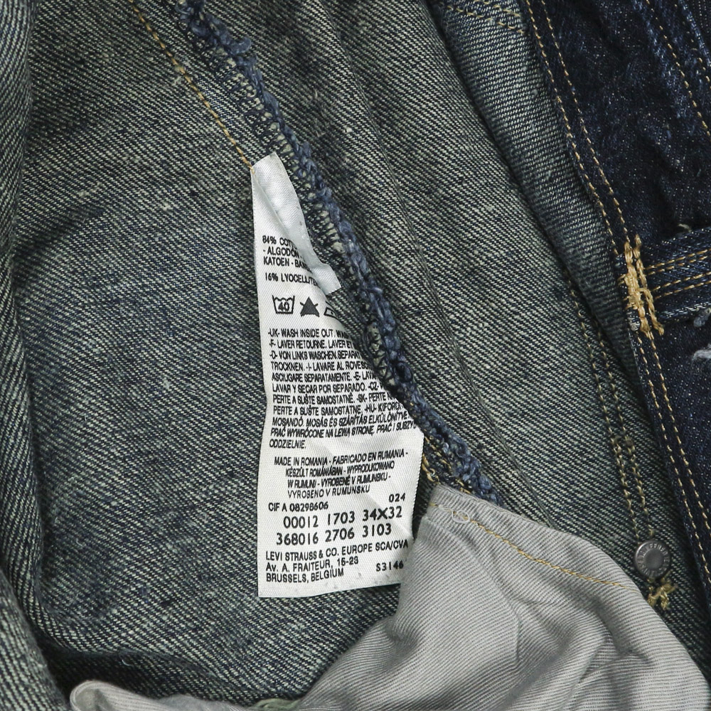 2000s Levi's Denim Engineered Jeans Size 33