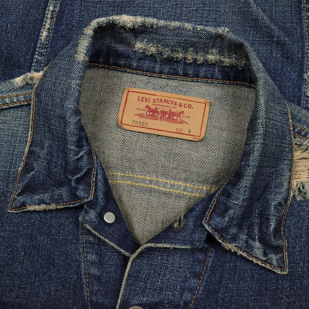 2000s Levi's Distressed Denim Jacket Size M