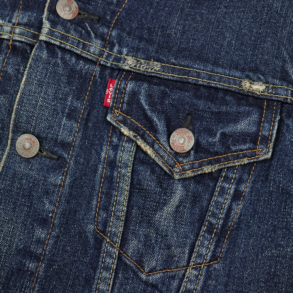 2000s Levi's Distressed Denim Jacket Size M