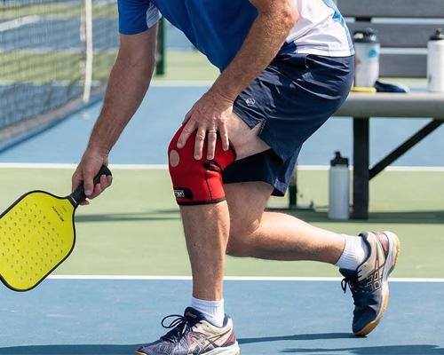 Tại sao chơi Pickleball hay bị chấn thương đầu gối?
