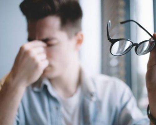 Mắt nhìn mờ như có sương mù là dấu hiệu của bệnh gì?