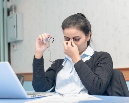 Mỏi mắt nên làm gì? Nguyên nhân, dấu hiệu và cách khắc phục