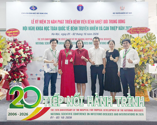 Dược phẩm Vihapha chúc mừng 20 năm phát triển Bệnh viện Bệnh Nhiệt đới Trung ương
